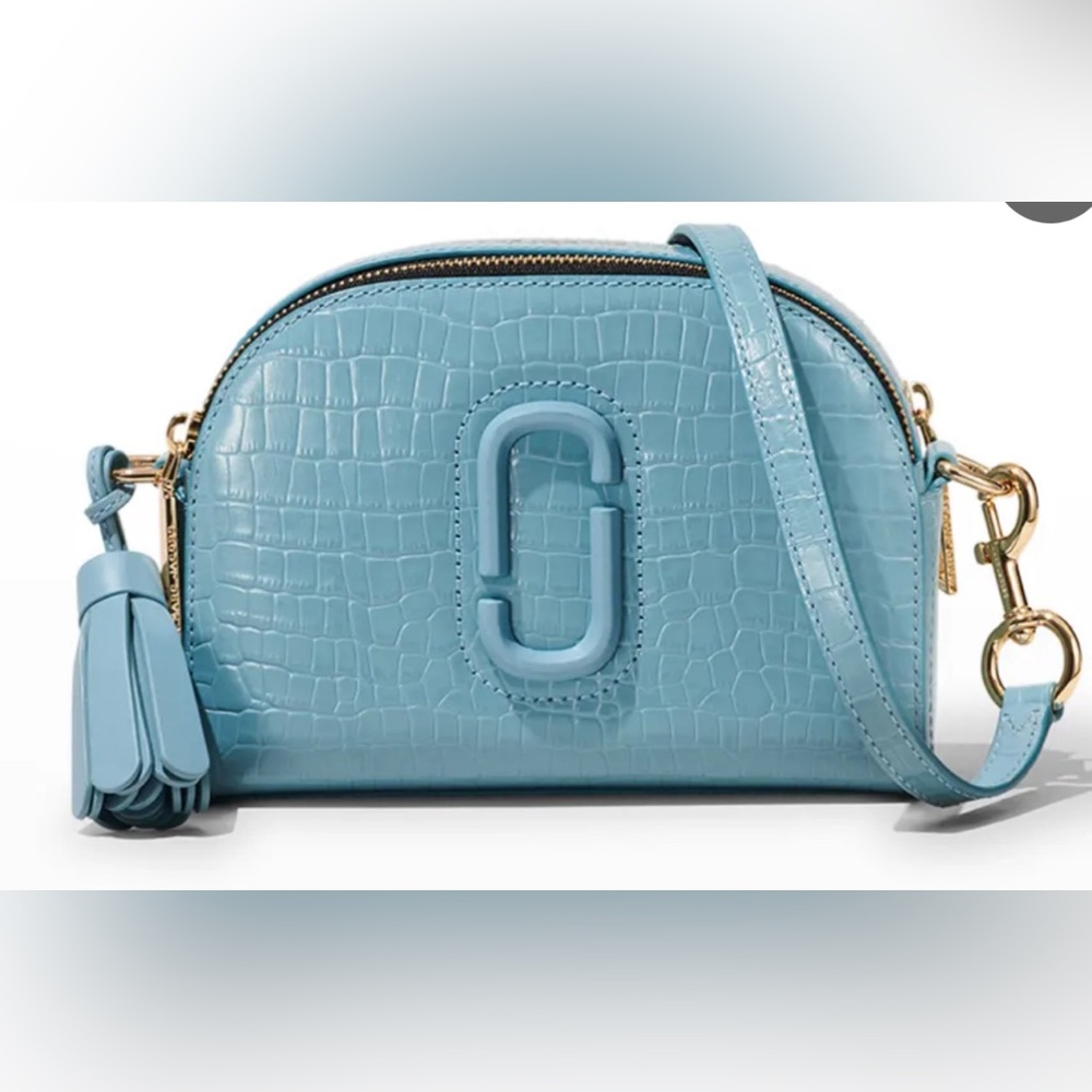 MARC JACOBS
Shutter Leather Crossbody NWOT never been used